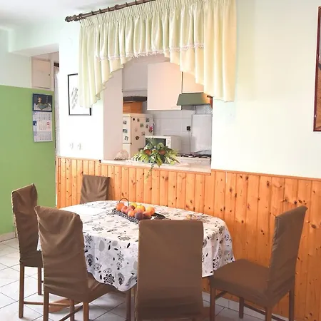 Prázdninový dům Comfortable Only 500m To The Sea With Outdoor Kitchen, Wifi And Airco