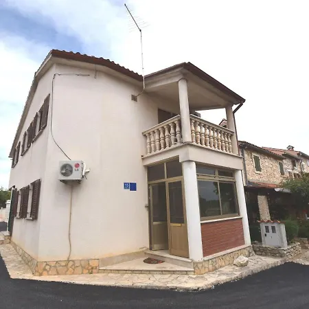 Holiday home Comfortable Only 500m To The Sea With Outdoor Kitchen, Wifi And Airco Banjole