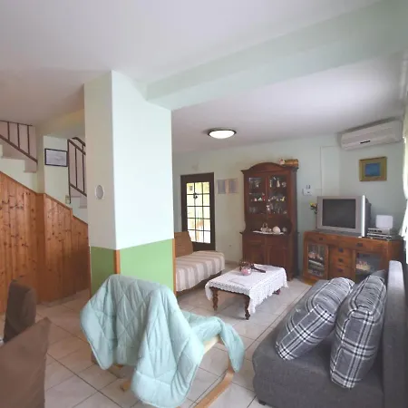 Comfortable Only 500m To The Sea With Outdoor Kitchen, Wifi And Airco Banjole