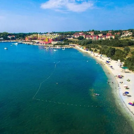 Comfortable Only 500m To The Sea With Outdoor Kitchen, Wifi And Airco Holiday home *