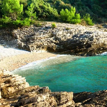 Comfortable Only 500m To The Sea With Outdoor Kitchen, Wifi And Airco Holiday home Banjole